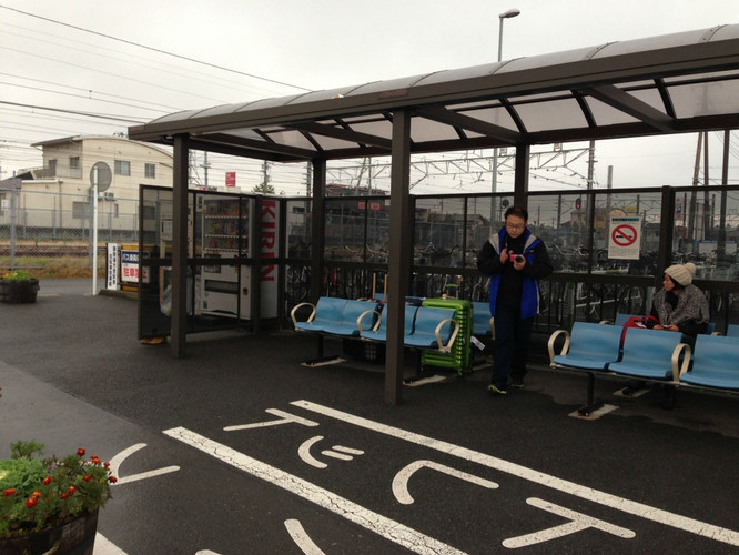 好歹也是那一带比较大的巴士站台了