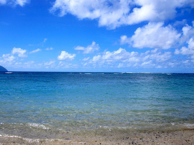 当夏天遇见大海系列二—新兴海水浴场 听说，喜欢夏天的人们，都有一颗向往大海的心~这个夏天，阳光沙滩，