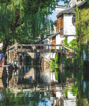 6D5N • Hangzhou + Suzhou + Wuzhen + Zhouzhuang + Hengdian World Studios - Gold tour guide