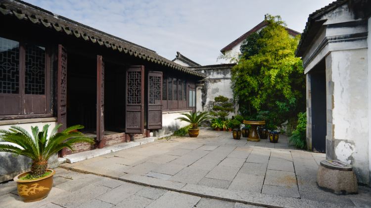 4-Day Hangzhou + Suzhou + Huzhou + Wuzhen + Zhouzhuang + Xitang VIP group of 9 adults with multiple experiences and Hanfu experience