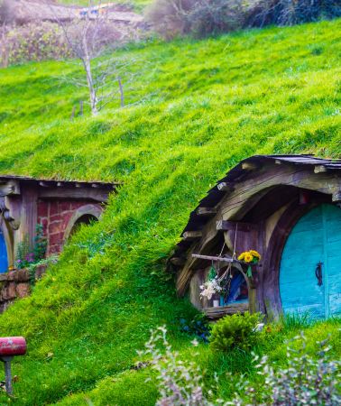12D11N • New Zealand North Island Hobbiton - Glowworm Caves - South Island Whale Watching - Stargazing - Milford Sound - Gondola