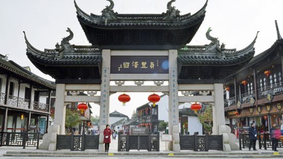the Old Decorated Archway and Quanfu Tower