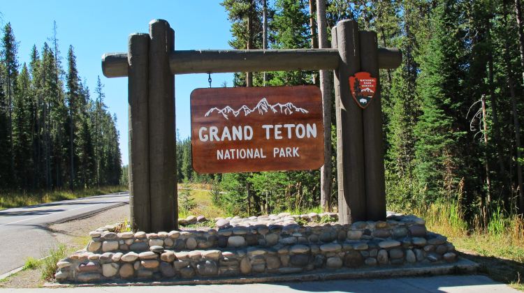 8-Day Yellowstone National Park Tour from Los Angeles · Lake Tahoe, Grand Teton National Park, Lower Antelope Canyon, Grand Canyon National Park and Las Vegas