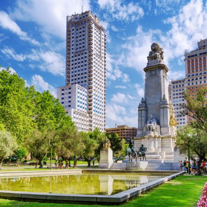 西班牙巴塞罗那+萨拉戈萨+马德里+科尔多瓦+塞维利亚+瓦伦西亚7日6晚跟团游