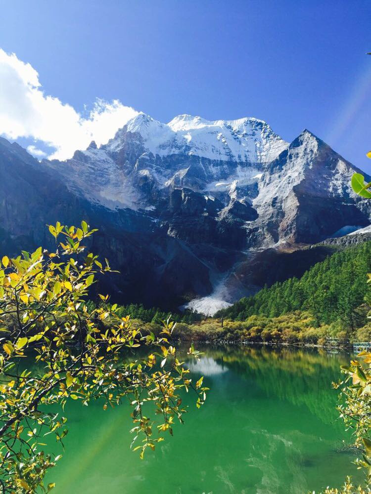 稻城亚丁图片(稻城亚丁图片风景图片大全真实)