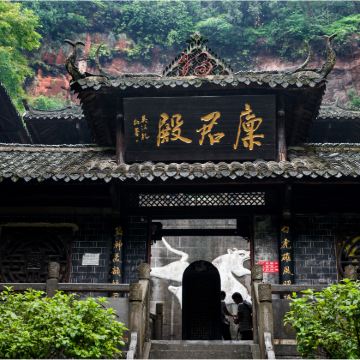 恩施市+恩施土司城+恩施土家女儿城+蝶舞清江·地心谷景区2日1晚跟团游