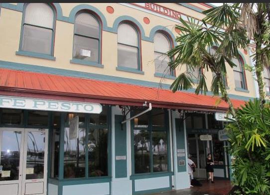 Cafe Pesto Hilo Bay