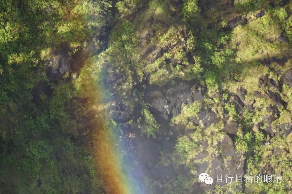 行走非洲（二，维多利亚瀑布的彩虹）          维多利亚瀑布，又称莫西奥图尼亚瀑布，位于非洲赞