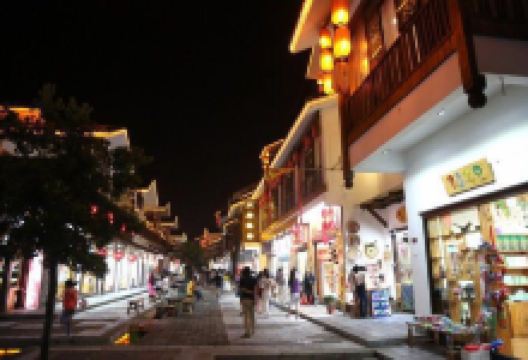 人民广场商业步行街购物图片