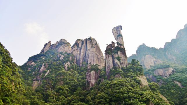 江西南昌+庐山风景名胜区+景德镇+婺源+三清山风景区6日5晚跟团游·上限20人+江西热卖+满14人下单升级航空2+1+婺源连住2晚+含5正餐 24H接站 一导到底