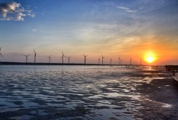 中国台湾台中彩虹眷村+高美湿地+薰衣草森林包车游【酒店接送】【中文司机+酒店接送+贴心管家[畅游80+国家，800+城市]】