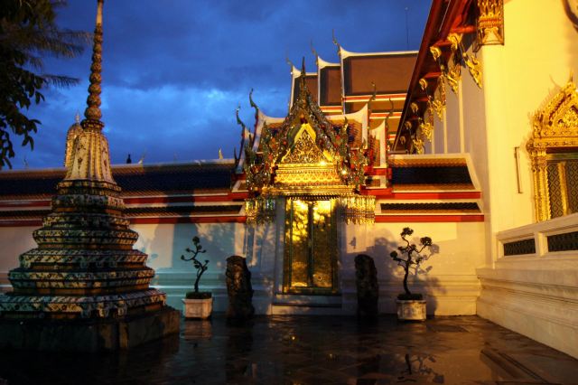 Wat Traimit Wittayaram