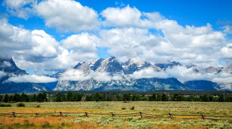 9-Day Yellowstone Tour from Las Vegas·Lower Antelope Canyon, Grand Teton, and Los Angeles