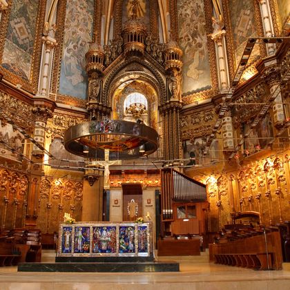 西班牙蒙特塞拉特修道院+圣心圣殿+巴塞罗那大教堂+西班牙广场+哥特区一日游
