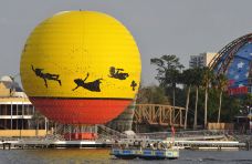 在飞行中的角色-博伟湖-湖绿紫