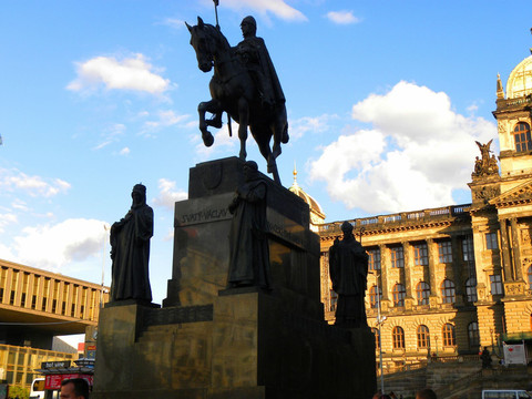              瓦茨拉夫大道的尽头