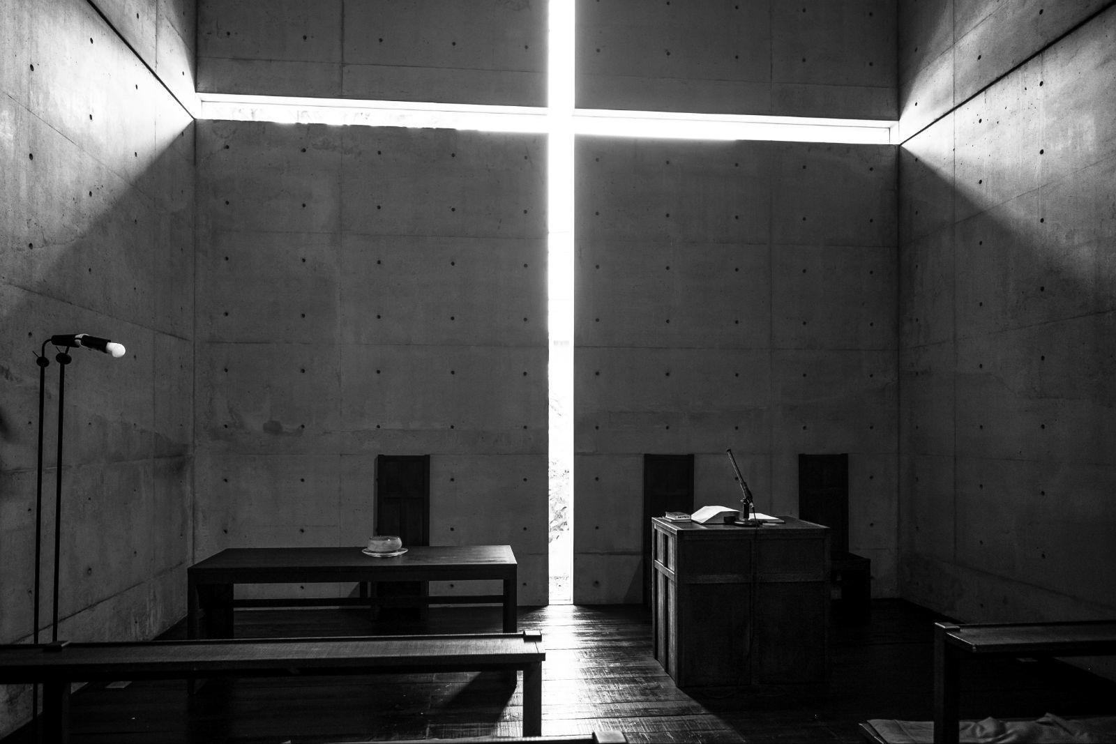 光之教会，日本最著名的建筑之一，也是日本著名设计师安藤忠雄的成名代表作，因其在教堂一面墙上开了一个十