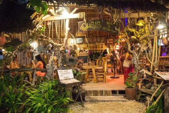 Oasis bar & restaurant Phi Phi Island