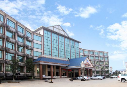 嘉鱼三湖假日大酒店外景图