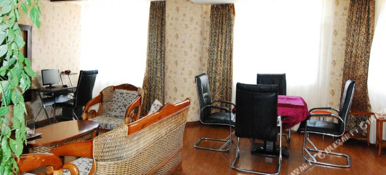 西昌小丁商务酒店(邛海17度火把广场店)图片