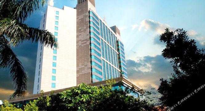 市辖区 >> 酒店  标签: 宾馆 豪华型  东莞石龙金凯悦大酒店共多少人