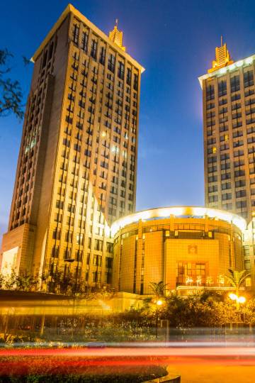 价格江阴宏苑宾馆万达广场|距中山南路/中山南路七十七弄(路口)直线1