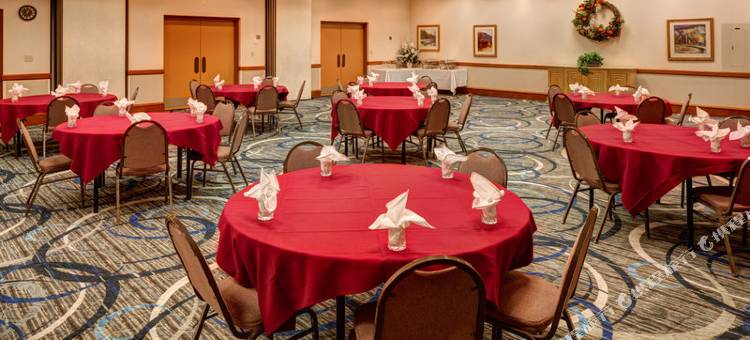 Holiday Inn Hotel & Suites Price图片