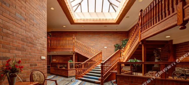 Holiday Inn Hotel & Suites Price图片