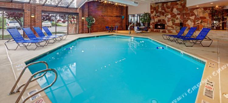 Holiday Inn Hotel & Suites Price图片