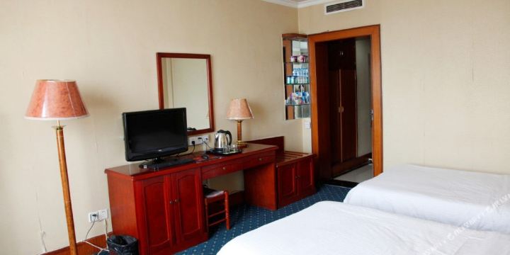 速8酒店(兖州建设东路光通大厦店)