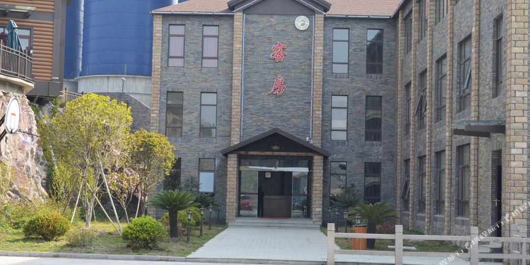 鹰龙海畔大酒店