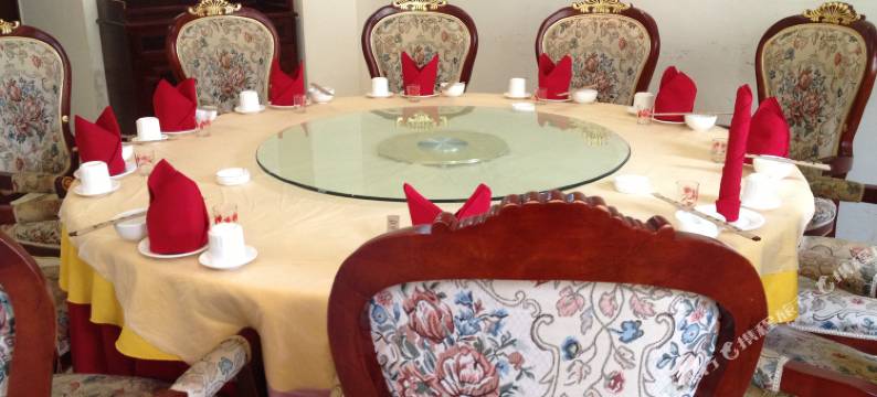 康飒酒店(芒康曲孜卡店)图片