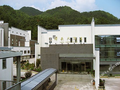 地址(位置,怎么去,怎么走):  黄山市黄山区汤口镇南大门(黄山管委会