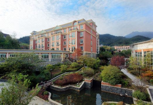 Lushan Resort Hotel Overview