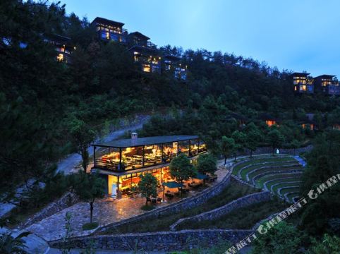 您的位置: 首页 酒店预订 德清酒店 > 莫干山裸心谷度假村