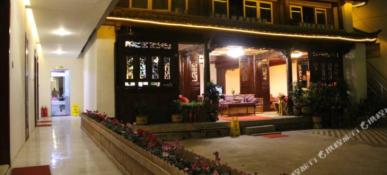 丽江七彩云霞主题酒店图片