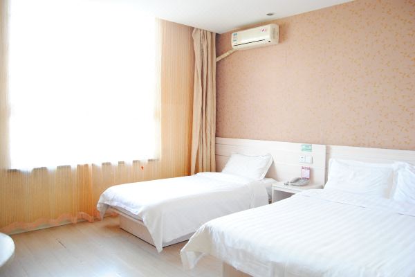 宾馆(抚顺天丰店)地处顺城商业区,边临抚顺北站,长途客运站,交通便利