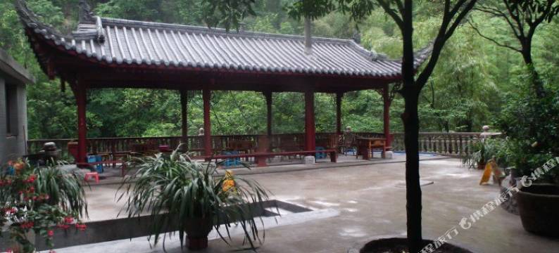 峨眉山伏虎山庄图片