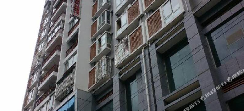 泸定俊豪酒店图片