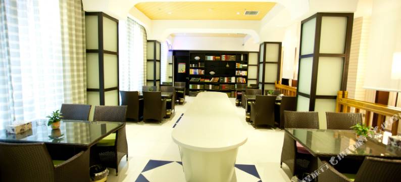 荥阳山河鸿风尚酒店图片