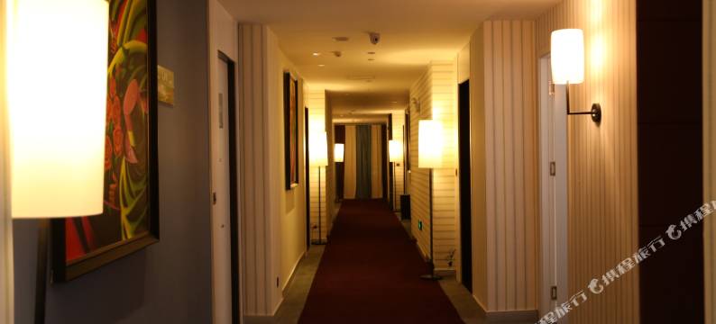 荥阳山河鸿风尚酒店图片