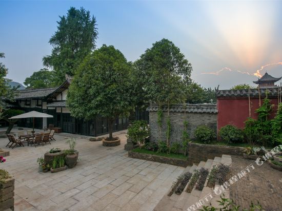 Langzhong Hotels Where To Stay In Langzhong Tripcom - 
