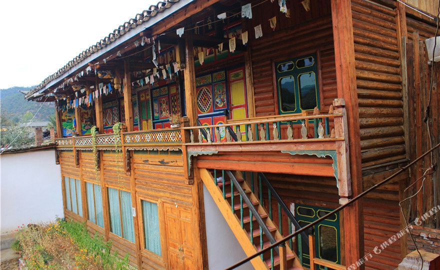 活化石摩梭宅院