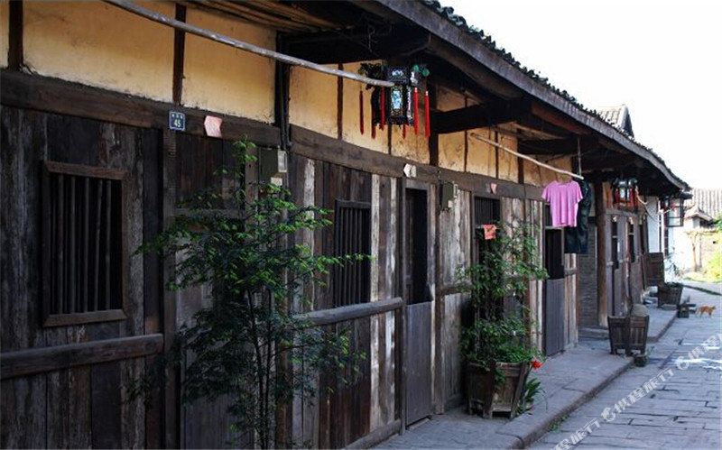 地址(位置,怎么去,怎么走):  宜宾翠屏区李庄古镇新街子7号