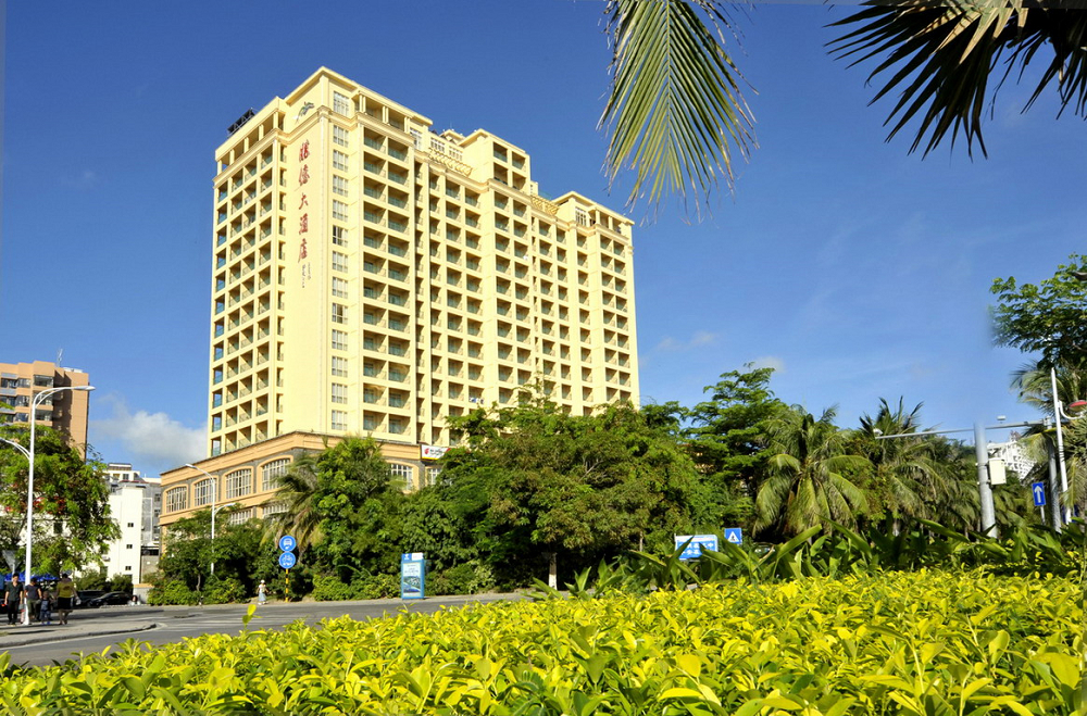三亚胜意海景酒店座落在具有"椰梦长廊"美称的三亚湾路最繁荣地段