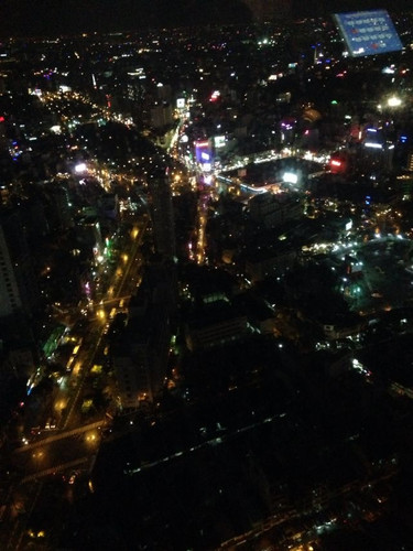 52楼248米初次对个人敞开！在举世港双子塔房顶无边俯视浦西天际线！