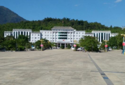 南伞跨国溶洞景点图片