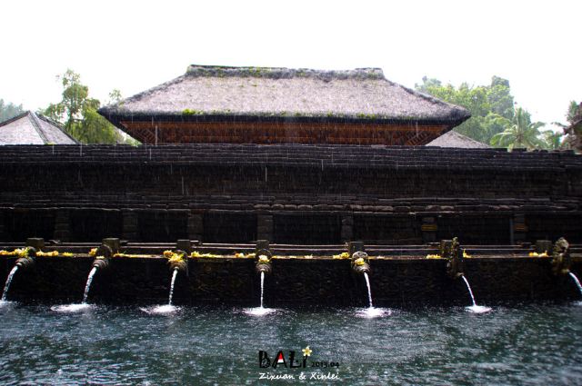 띠르따 사원