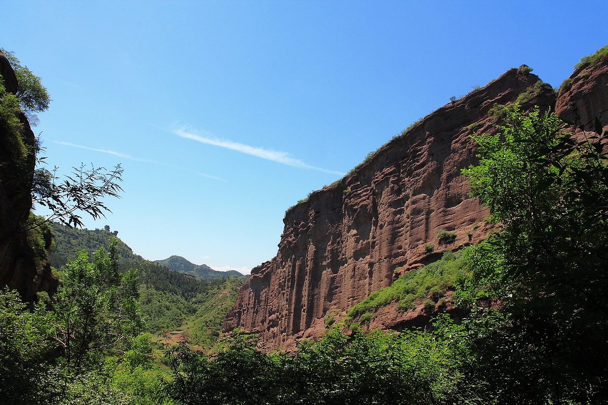 夹墙山