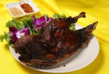 巴厘岛美食图片-脏鸭餐